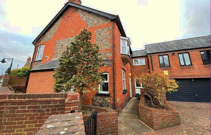 1 Bedroom Flat To Rent In Greys Road, Henley-on-thames, RG9