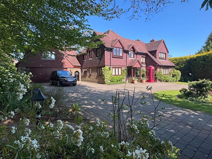6 Bedroom Detached House For Sale In Bickleigh Ridge, Yew Gate, Newbury, RG14