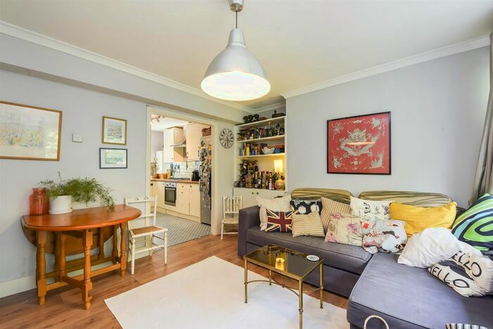 3 Bedroom Flat To Rent In Great Dover Street, London, SE1