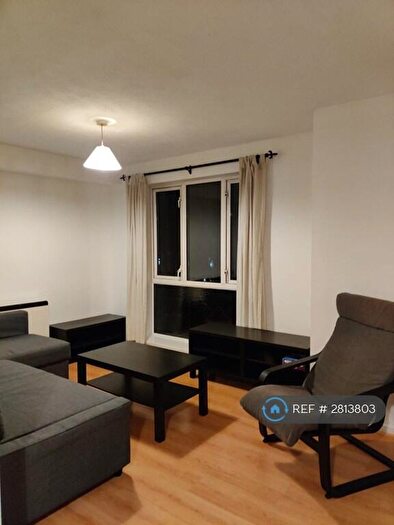 2 Bedroom Flat To Rent In Muggeridge Close, South Croydon, CR2