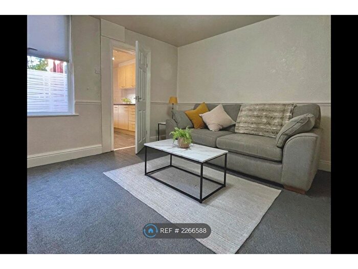 1 Bedroom Flat To Rent In Aston Road, Leeds, LS13