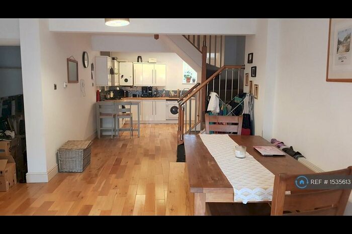 2 Bedroom Flat To Rent In Lower Cheltenham Place, Bristol, BS6