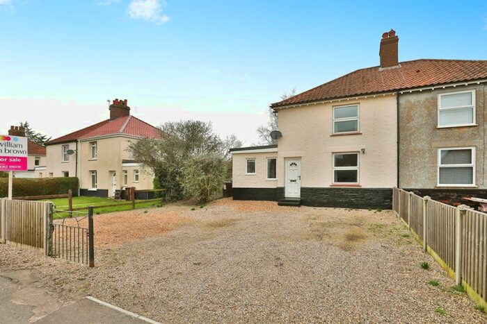 4 Bedroom Semi-Detached House For Sale In Norwich Road, Hingham, Norwich, NR9