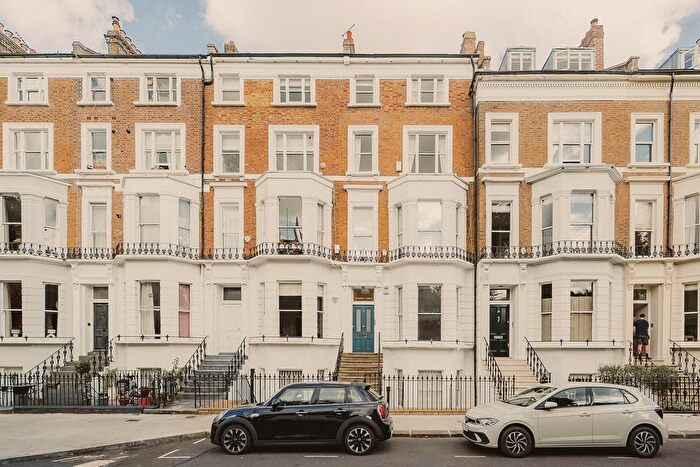 3 Bedroom Flat For Sale In St James's Gardens, Notting Hill, London, W11