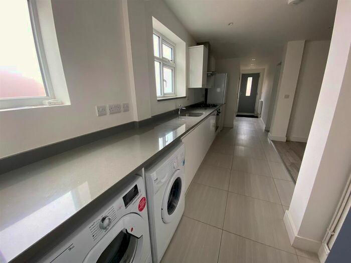 1 Bedroom Flat To Rent In Ashcroft Road, Luton, Bedfordshire, LU2