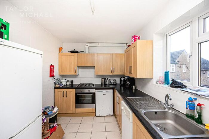 5 Bedroom Semi-Detached House To Rent In Hillside, Brighton, BN2