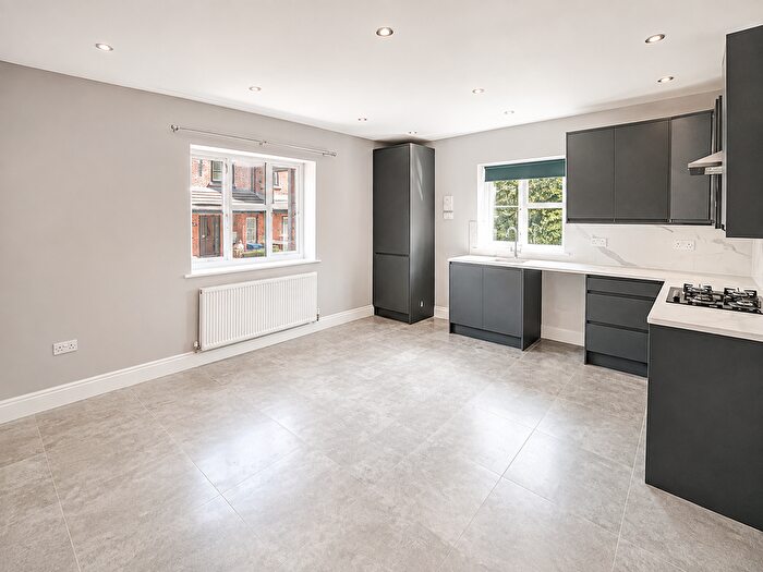 2 Bedroom Flat To Rent In Aldershot, GU12