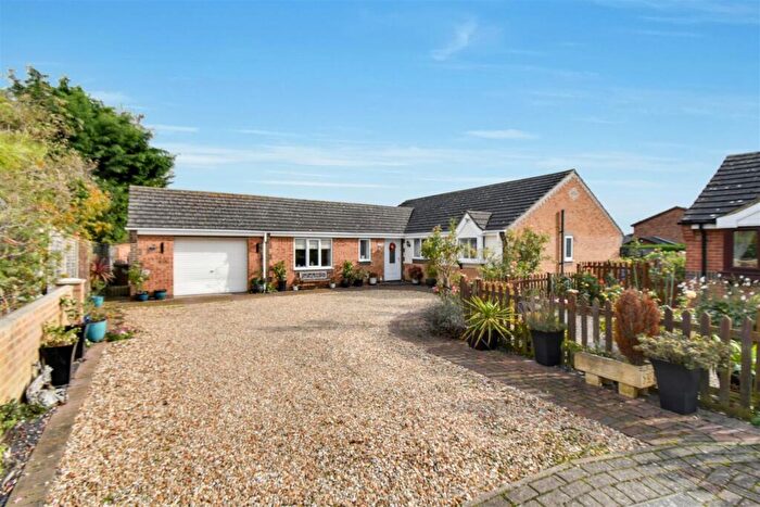3 Bedroom Bungalow For Sale In Meadow Court, Hibaldstow, Brigg, DN20