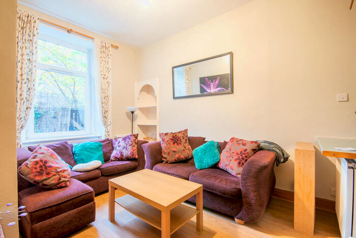 2 Bedroom Flat To Rent In Milton Street Edinburgh United Kingdom, EH8