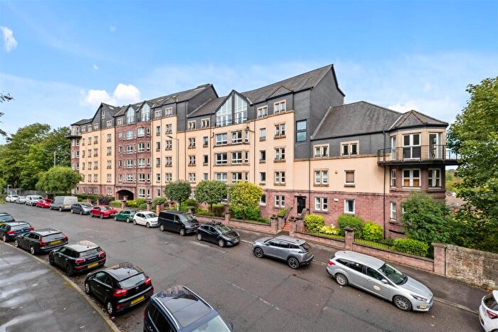 3 Bedroom Flat For Sale In / Crow Road, Broomhill, G11