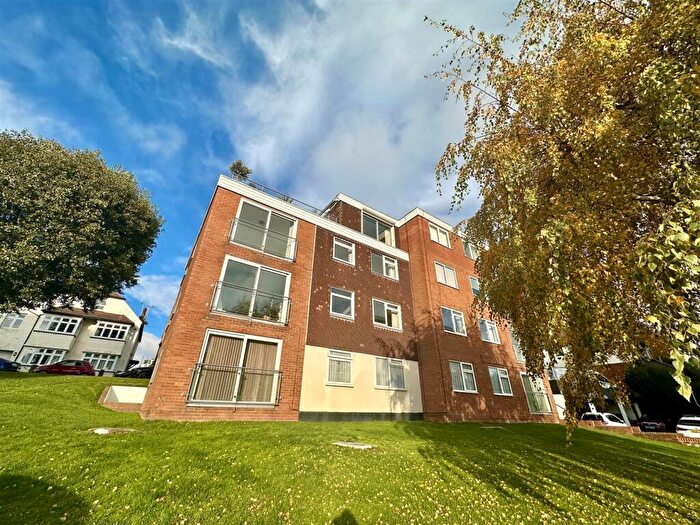 2 Bedroom Flat To Rent In Victor Lodge, Victor Drive, Leigh On Sea, SS9