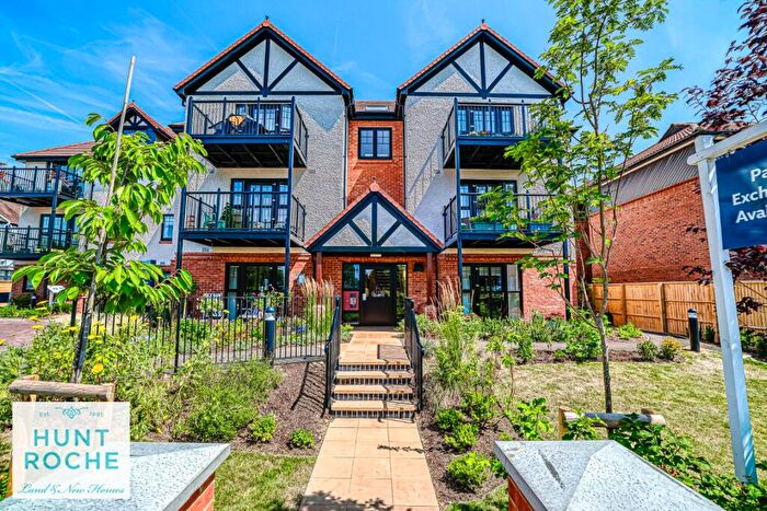 1 Bedroom Apartment For Sale In Chalkwell Avenue, Westcliff-on-Sea, Essex, SS0