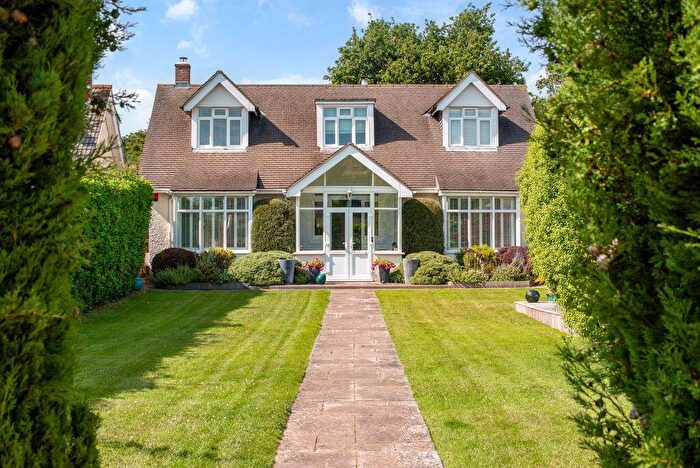 3 Bedroom Detached House For Sale In West Road, Emsworth, PO10