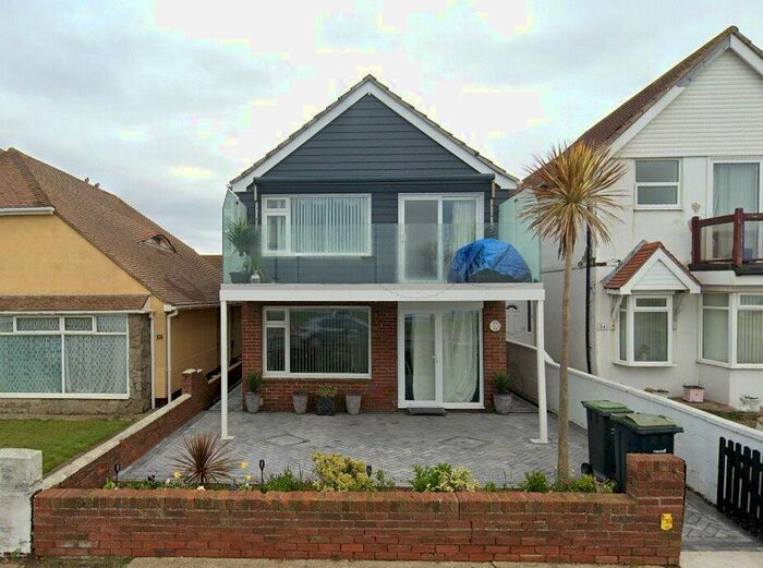 2 Bedroom Apartment To Rent In Marine Parade East, Lee-On-The-Solent, Hampshire, PO13