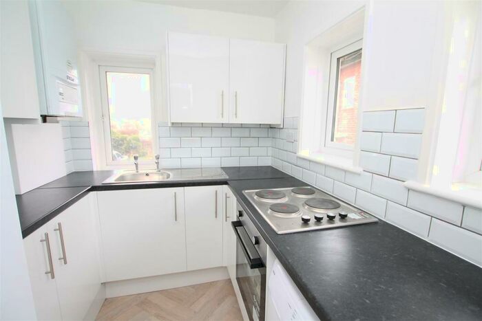 2 Bedroom Flat To Rent In South Coast Road, Peacehaven, BN10