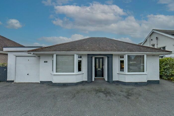 2 Bedroom Detached Bungalow To Rent In Deganwy Road, Llandudno, Conwy (County Of), LL30