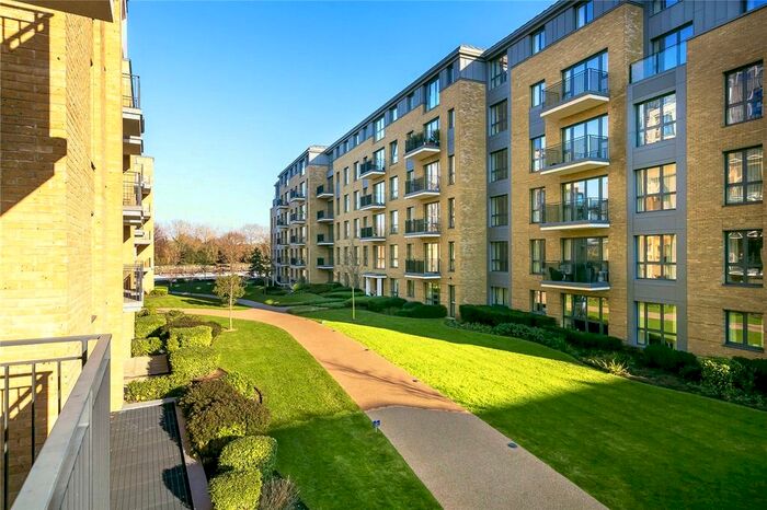 2 Bedroom Flat To Rent In Pinewood Gardens, Teddington, TW9