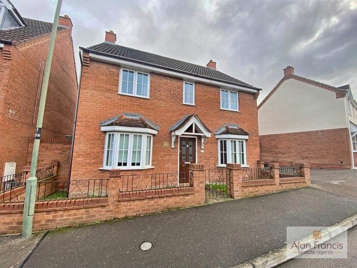 4 Bedroom Detached House To Rent In O'neill Road, Grange Farm, Milton Keynes, MK8