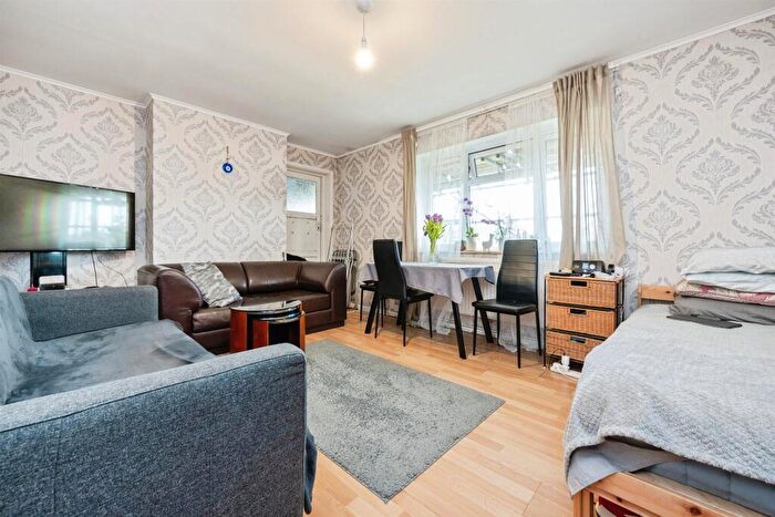 2 Bedroom Apartment For Sale In Leith Road, Bedford, MK42