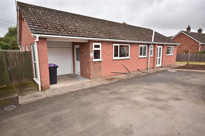 2 Bedroom Detached Bungalow For Sale In High Street, Tattershal, Lincoln, LN4