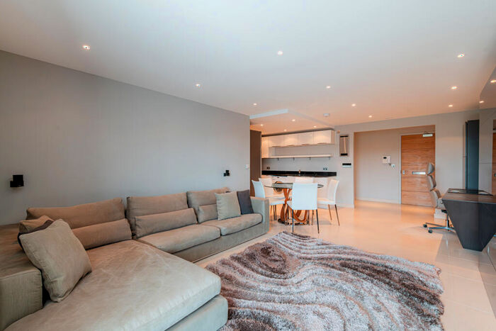 2 Bedroom Flat For Sale In Alexandra Terrace, Guildford, GU1