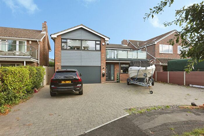 4 Bedroom Detached House For Sale In Elgar Close, Gosport, PO12