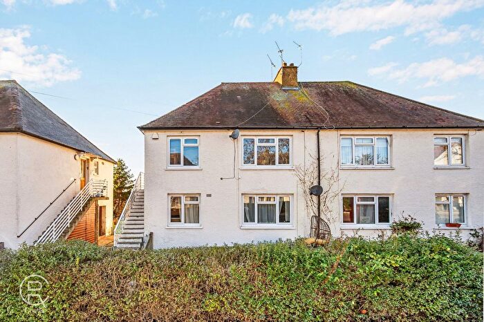 2 Bedroom Flat For Sale In Browning Avenue, London, W7