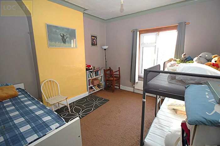 3 Bedroom Semi-Detached House For Sale In Whitelake Avenue, Flixton, M41