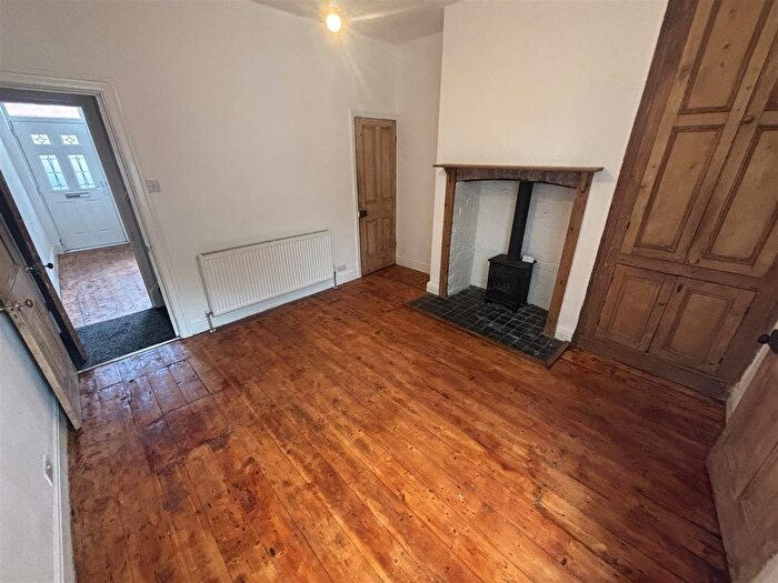2 Bedroom End Of Terrace House To Rent In Belgrave Road, Sale, M33