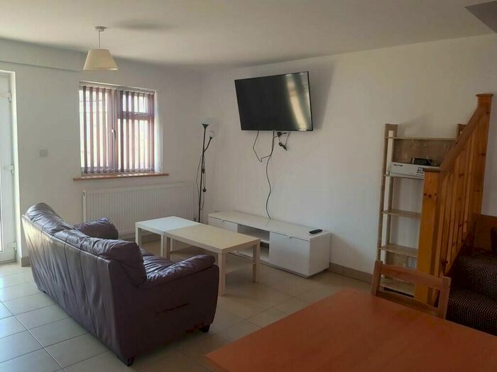 3 Bedroom Flat To Rent In A Liddell Road, Oxford, OX4