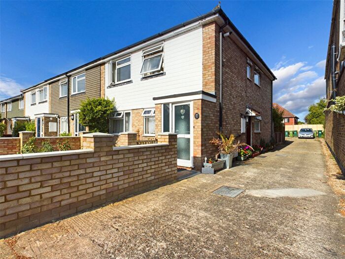 2 Bedroom Maisonette To Rent In Ashford Crescent, Ashford, Surrey, TW15