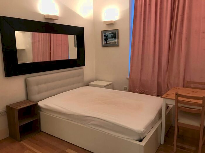 Studio To Rent In Costons Lane, Greenford, UB6