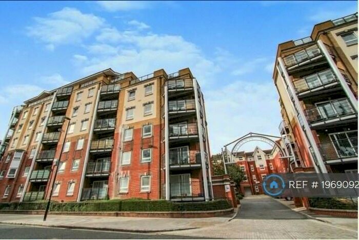 2 Bedroom Flat To Rent In Goldsmiths Court, Southampton, SO14