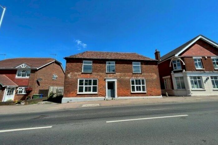 5 Bedroom Property To Rent In High Street, Sittingbourne, ME9