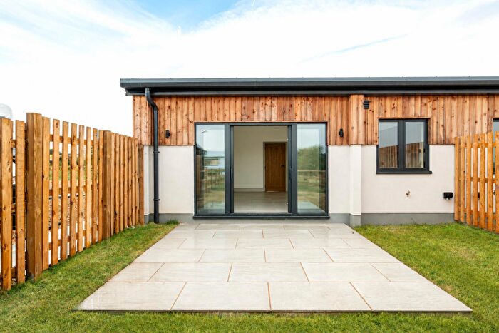 2 Bedroom Semi-Detached House For Sale In Marsh Gibbon Road, Poundon, OX27