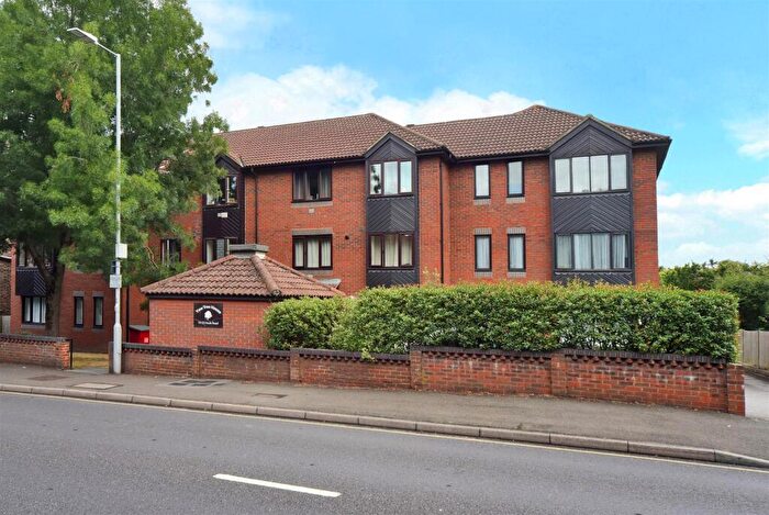 1 Bedroom Flat For Sale In Hook Road, Surbiton, KT6