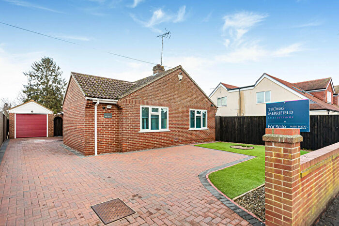 3 Bedroom Detached Bungalow For Sale In Park Close, Didcot, OX11