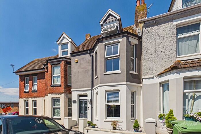3 Bedroom Terraced House For Sale In Fernbank Crescent, Folkestone, CT19