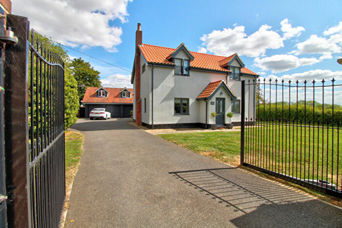 4 Bedroom Detached House For Sale In Hoo Road, Charsfield, IP13