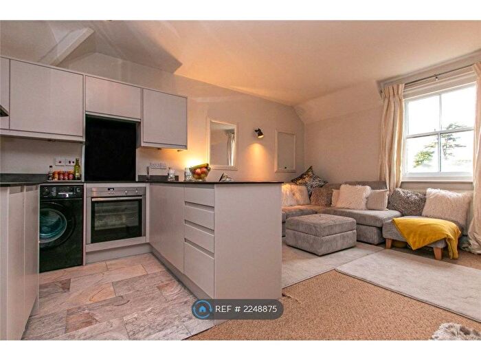 2 Bedroom Flat To Rent In Victoria Road, Colchester, CO3