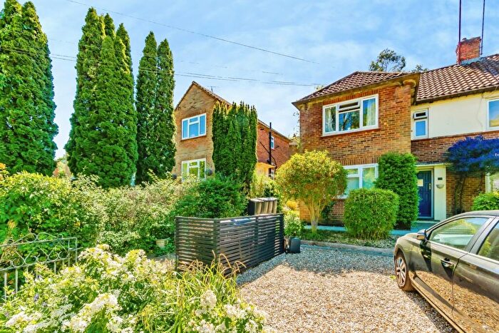 2 Bedroom Maisonette For Sale In Lower Barn Road, Purley, Surrey, CR8
