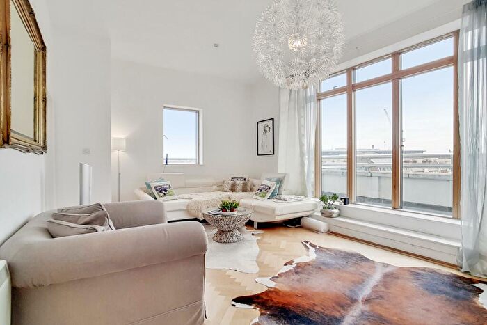 3 Bedroom Flat To Rent In Spital Square, Liverpool Street, E1