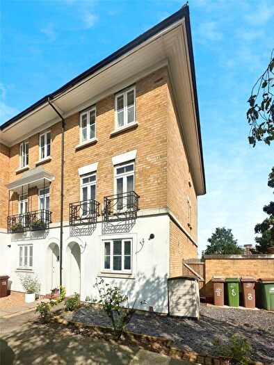 4 Bedroom End Of Terrace House To Rent In Sinclair Drive, Sutton, SM2