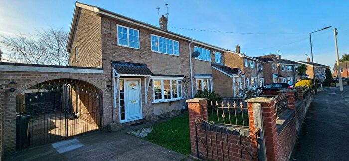 3 Bedroom Semi Detached House To Rent In Yew Tree Crescent, Rossington, Doncaster, DN11
