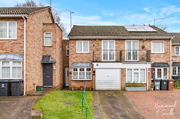 3 Bedroom Semi-Detached House For Sale In Collins Cross, Bishop's Stortford, CM23