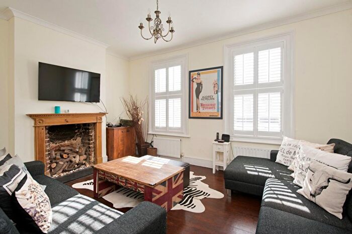 3 Bedroom Flat For Sale In Lochalline Street, Hammersmith, London, W6