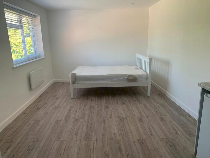 Terraced House To Rent In Orpington, London, BR5