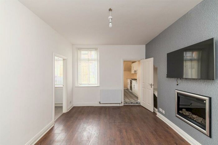 2 Bedroom Flat To Rent In Rawling Road, Gateshead, Tyne And Wear, NE8