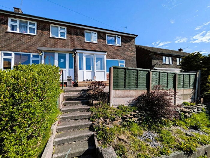 3 Bedroom Semi-Detached House For Sale In Brown Hill Drive, Austerlands, Oldham, OL4