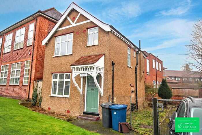 3 Bedroom Property To Rent In Woodside Lane, London, N12